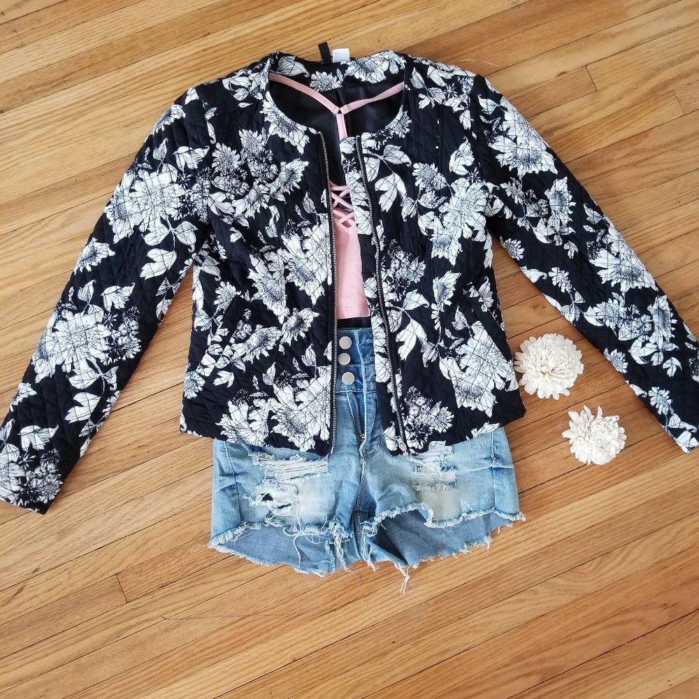🌸  3/$15 H&M Floral Jacket